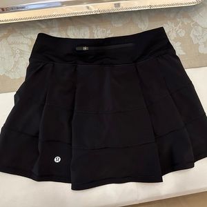 Lululemon size 2 Tall skirt w built in shorts